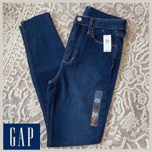 NWT Gap High-Rise Raw Hem Jeggings